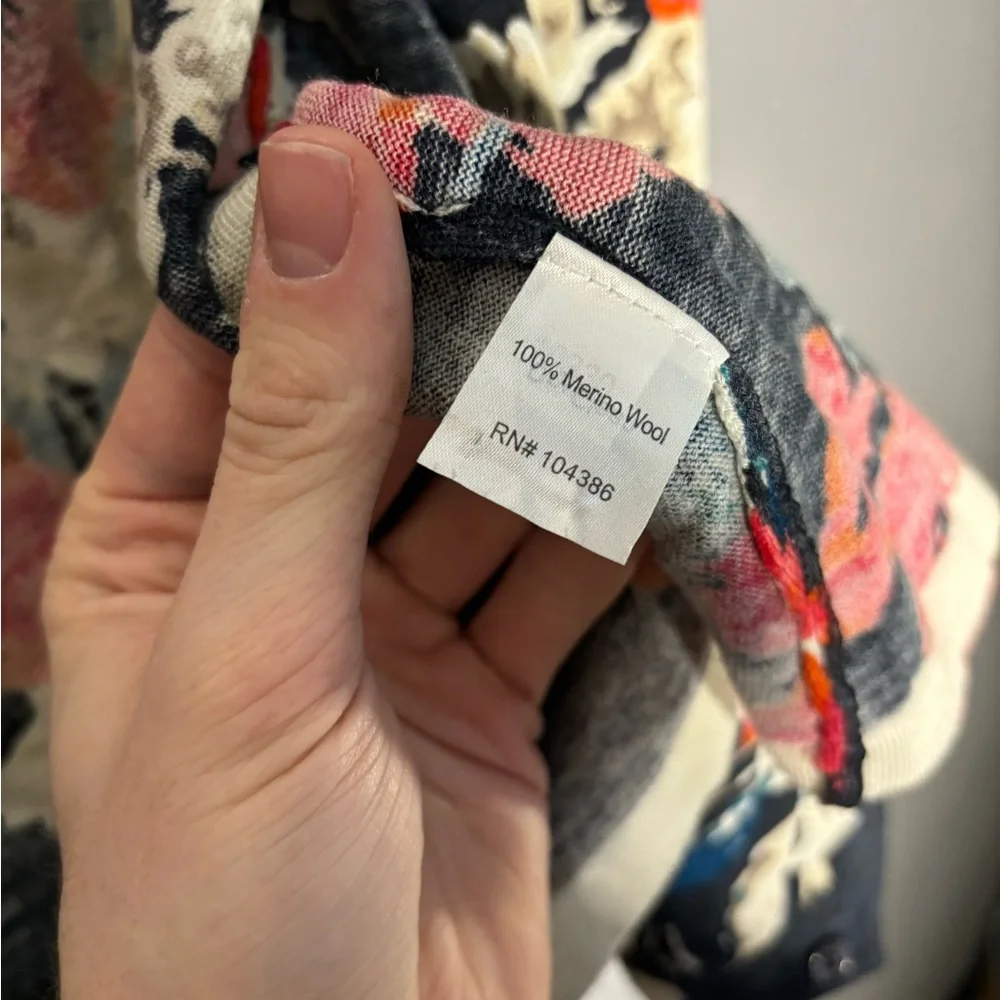 Garnet Hill Floral 100% Merino Wool Cardigan Womens Size Medium - Picture 4 of 4